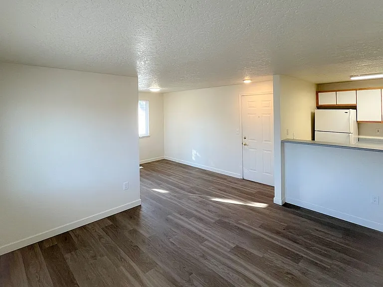 109 - Brentwood — Photo 3