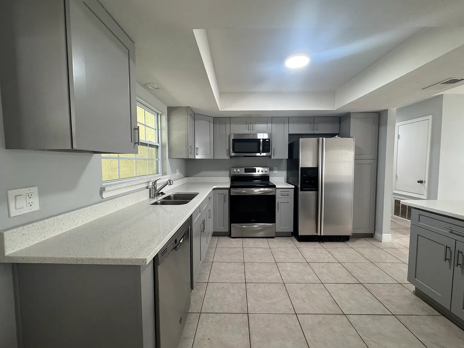 4 bed, 1904 sqft, $3,000 — Photo 3