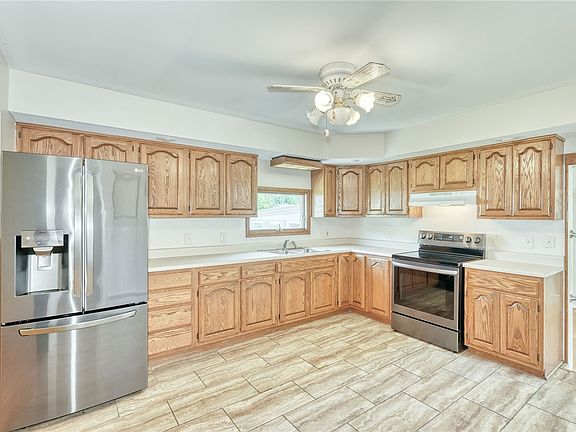 5th image of 200 Rosecroft Dr