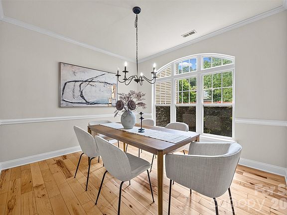 3rd image of 9118 Spratt Ln