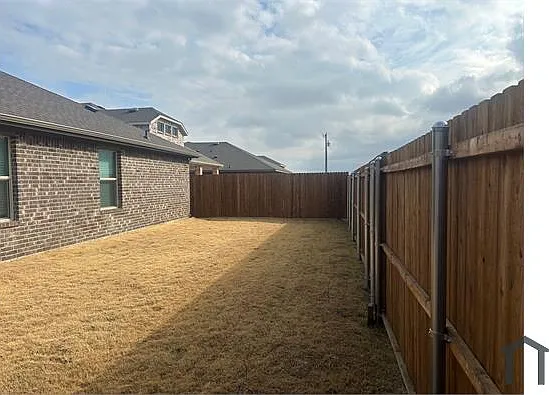 710 Leavenworth Dr — Photo 11