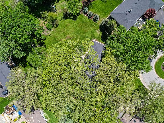 3rd image of 840 Hawthorne Dr