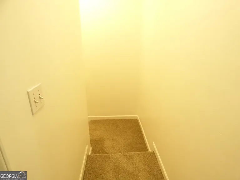 1465 April Ln — Photo 15