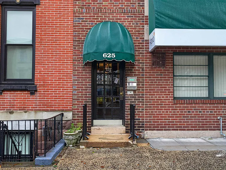625 Washington St #2 — Photo 11