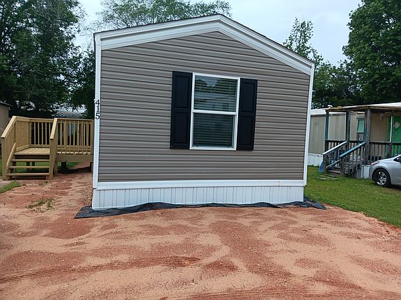 2nd image of 120 Destin St