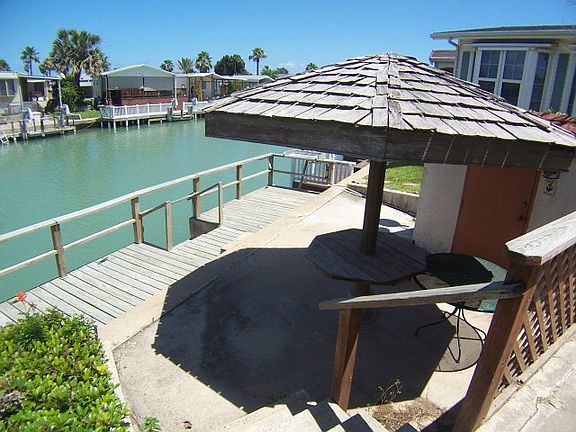 3rd image of 836 W Oyster Dr