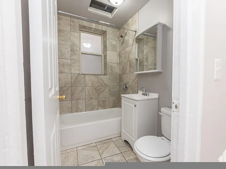 4255 W Addison St #3 — Photo 11