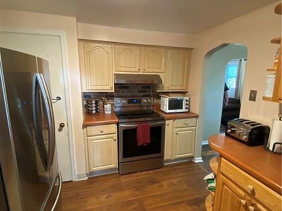 4th image of 1566 Berkshire Ave