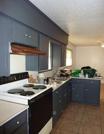 3rd image of 614 N Bailey St