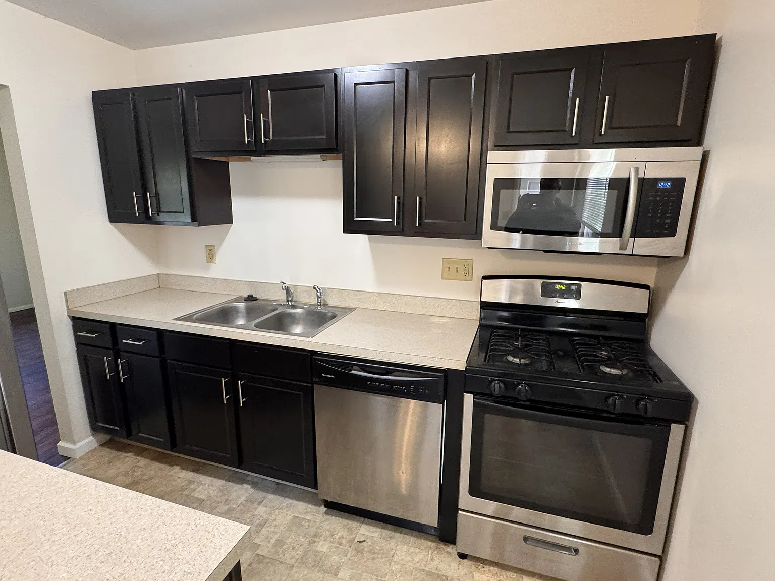 3 bed, 925 sqft, $1,500 — Photo 4