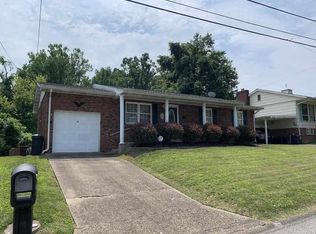 35 Simpson Dr, Huntington, WV 25705