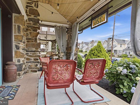 4th image of 326 Ballymore Rd