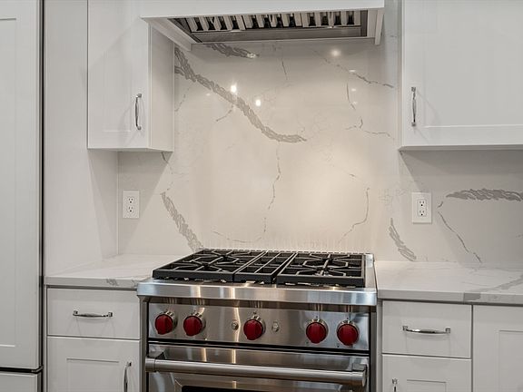 5th image of 298 Washington St #206