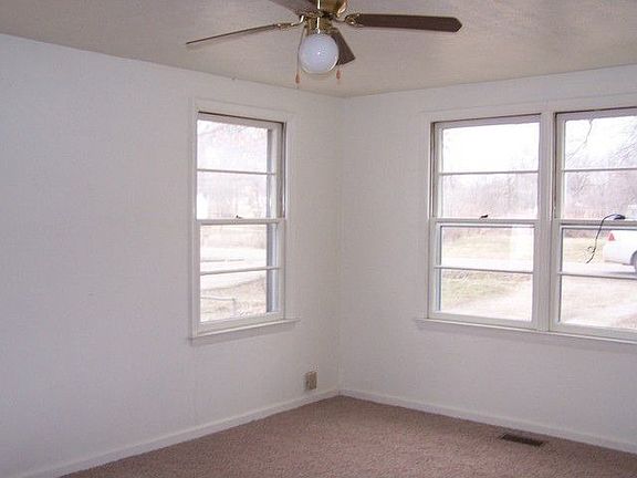 4th image of 604 W 4th St