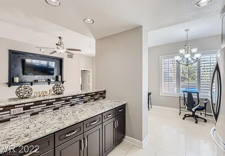 67 E Agate Ave #208 — Photo 6