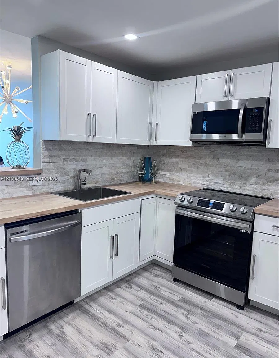 Jade Winds Group-Daisy Ga — Photo 1