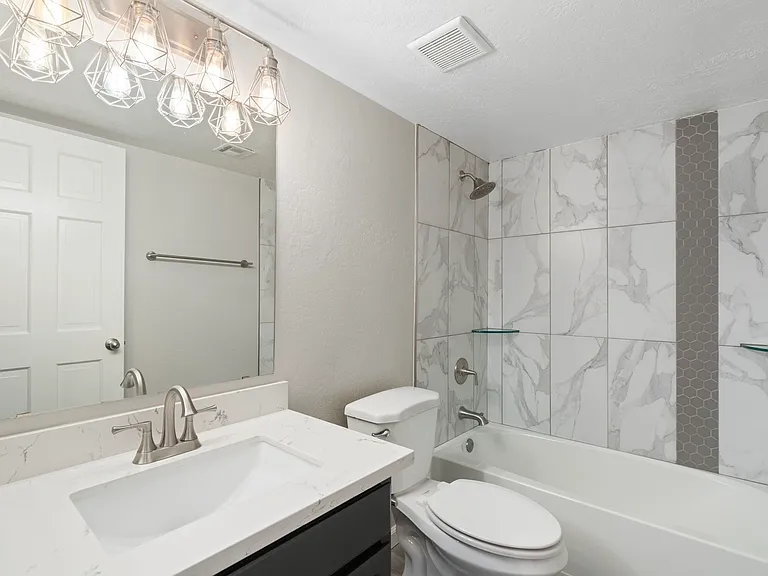 Primary suite #2 bathroom with tub/shower combo