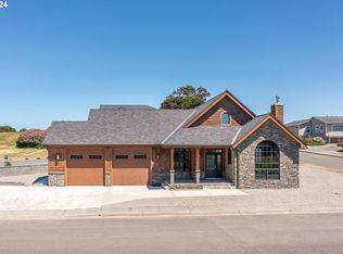 3185 Lincoln Ave SW, Bandon, OR 97411