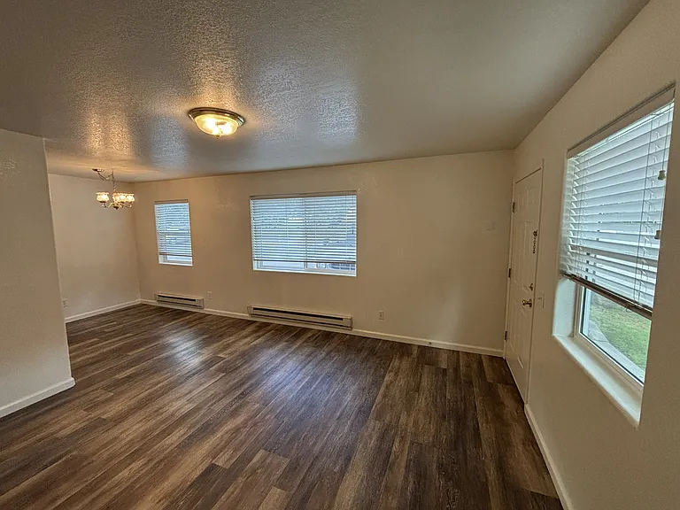 425 E 6th Ave #4 — Photo 2