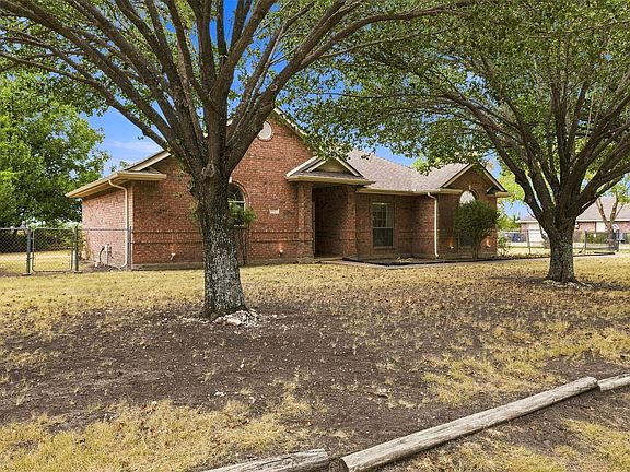 2nd image of 611 Dancer Ln