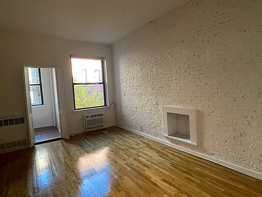 Rented by Eric Goodman Realty Corp | media 5