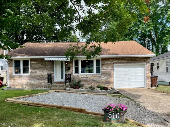 810 Walnut St, Belpre, OH 45714