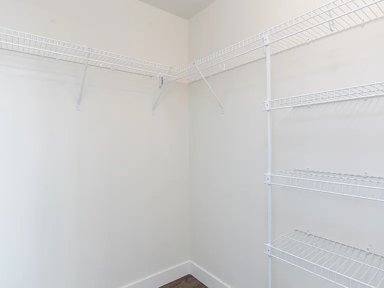 228 Nelsons Cres — Photo 43