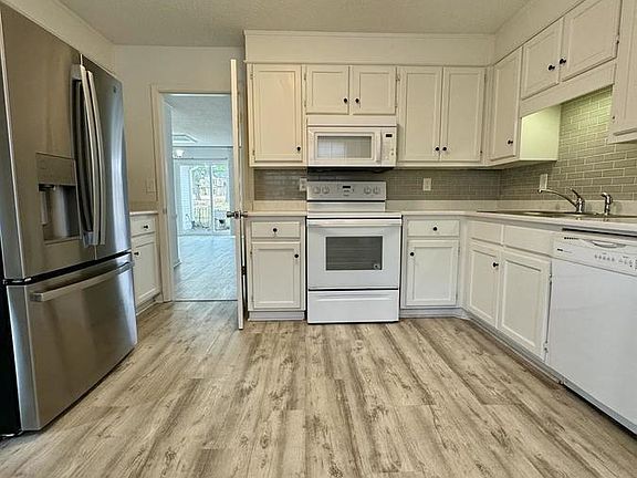 3rd image of 1722 Saint Charles Pl
