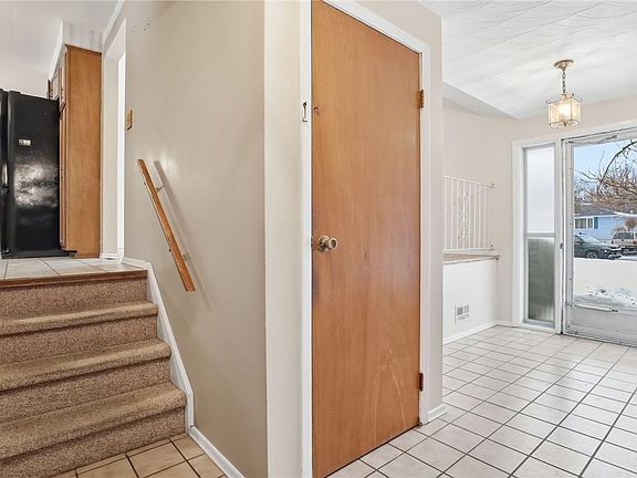 4th image of 190 Kennedy Cir