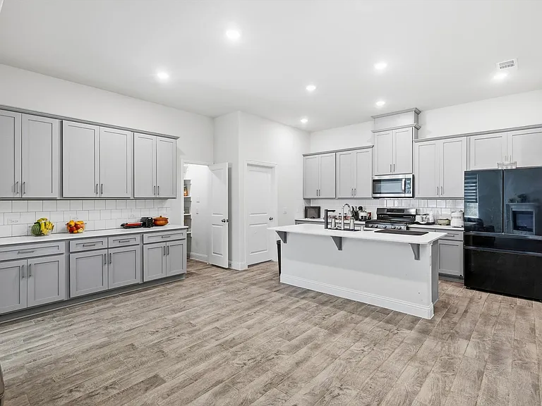 105 Portina Dr — Photo 10