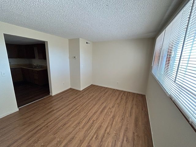 1st image of 300 Westland Dr APT 6