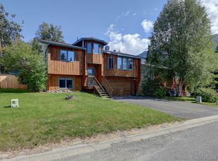 8813 Kak Island St, Eagle River, AK 99577