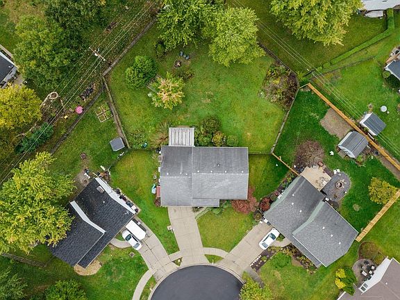 2nd image of 6721 Lake Crest Ct