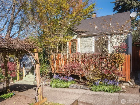 2214 N 60th Street, Seattle, WA 98103