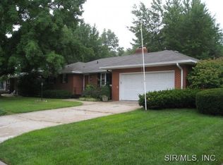 817 Pardee Rd, Godfrey, IL 62035