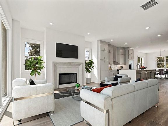 3rd image of 3667 Peachtree Rd Unit 12