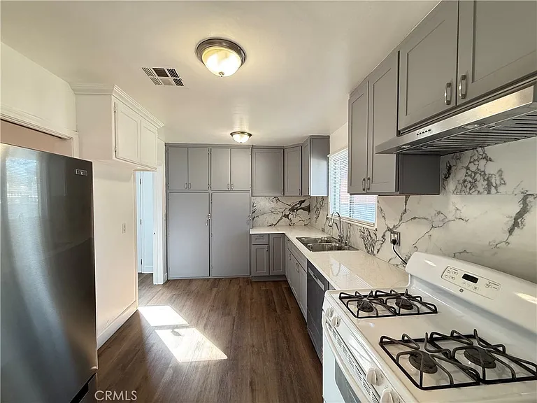 9279 Dorrington Ave — Photo 11