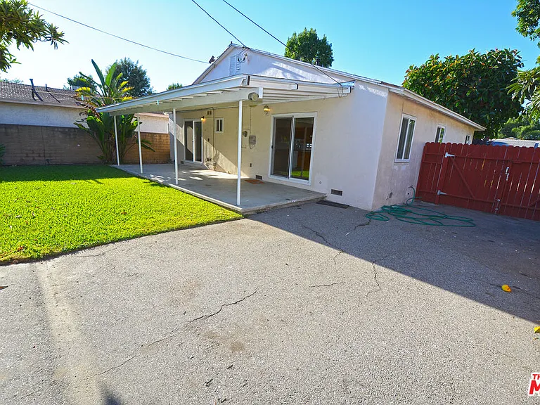 12944 Haynes St — Photo 36