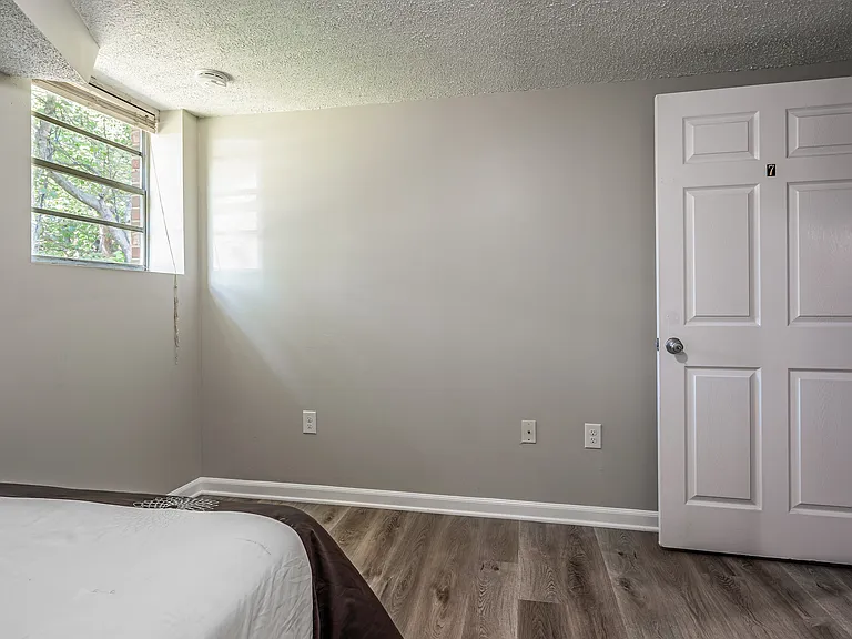 Walnut Cir SW — Photo 2