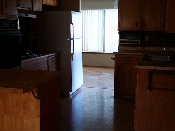 5th image of 17826 B St E