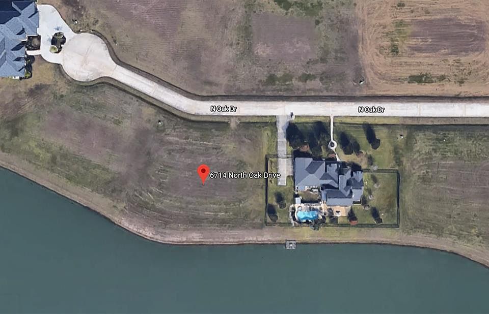 1st image of 6714 N Oak Dr