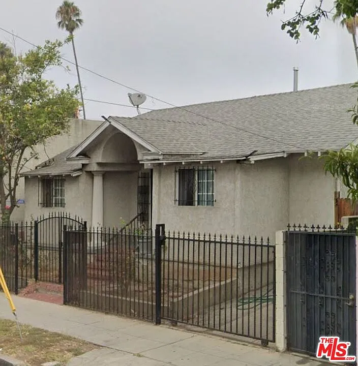 5061 Fountain Ave