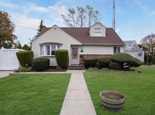 2667 Cedar Ln, Bellmore, NY 11710