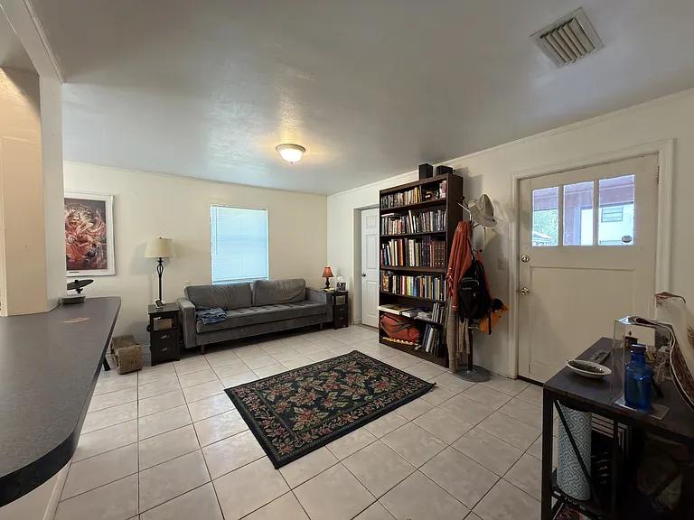 1424 NW 6th Pl — Photo 3