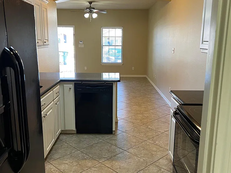 1127 E Dawson St — Photo 8