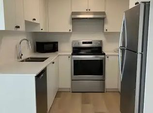 452 E 6th St #1A, North Vancouver, BC V7L 1P9
