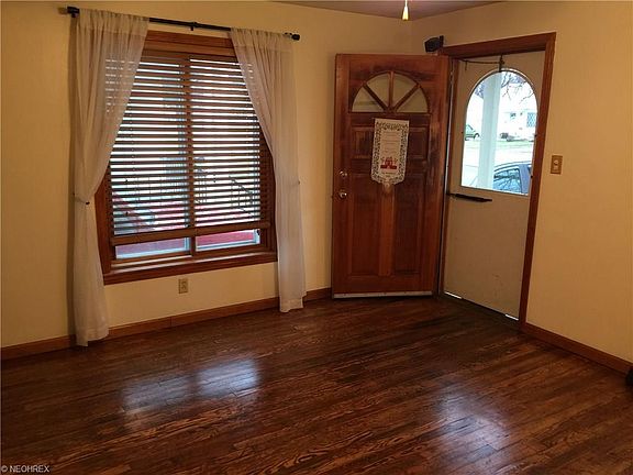3rd image of 18708 Parkmount Ave