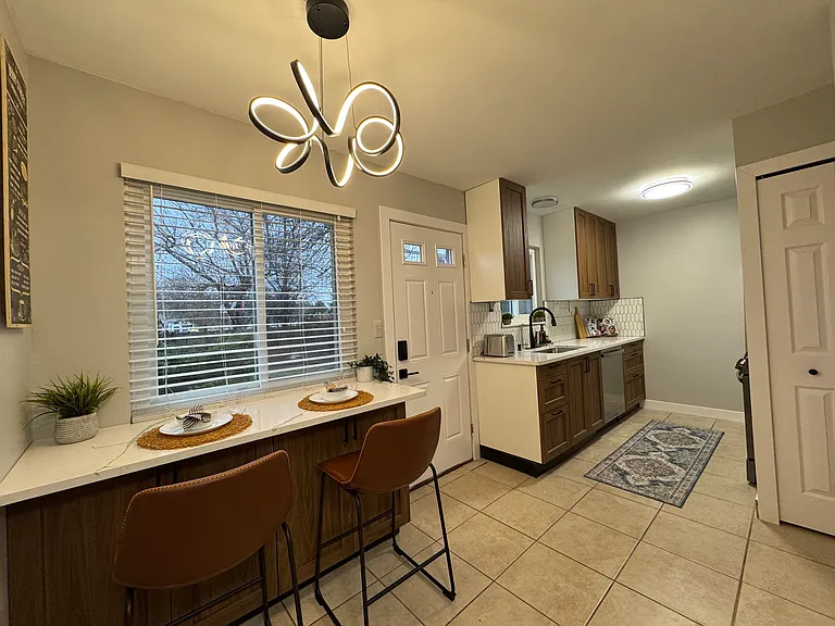 1323 Sunset Blvd — Photo 4