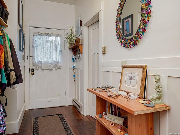 2nd image of 1561/1563 Gladstone Ave
