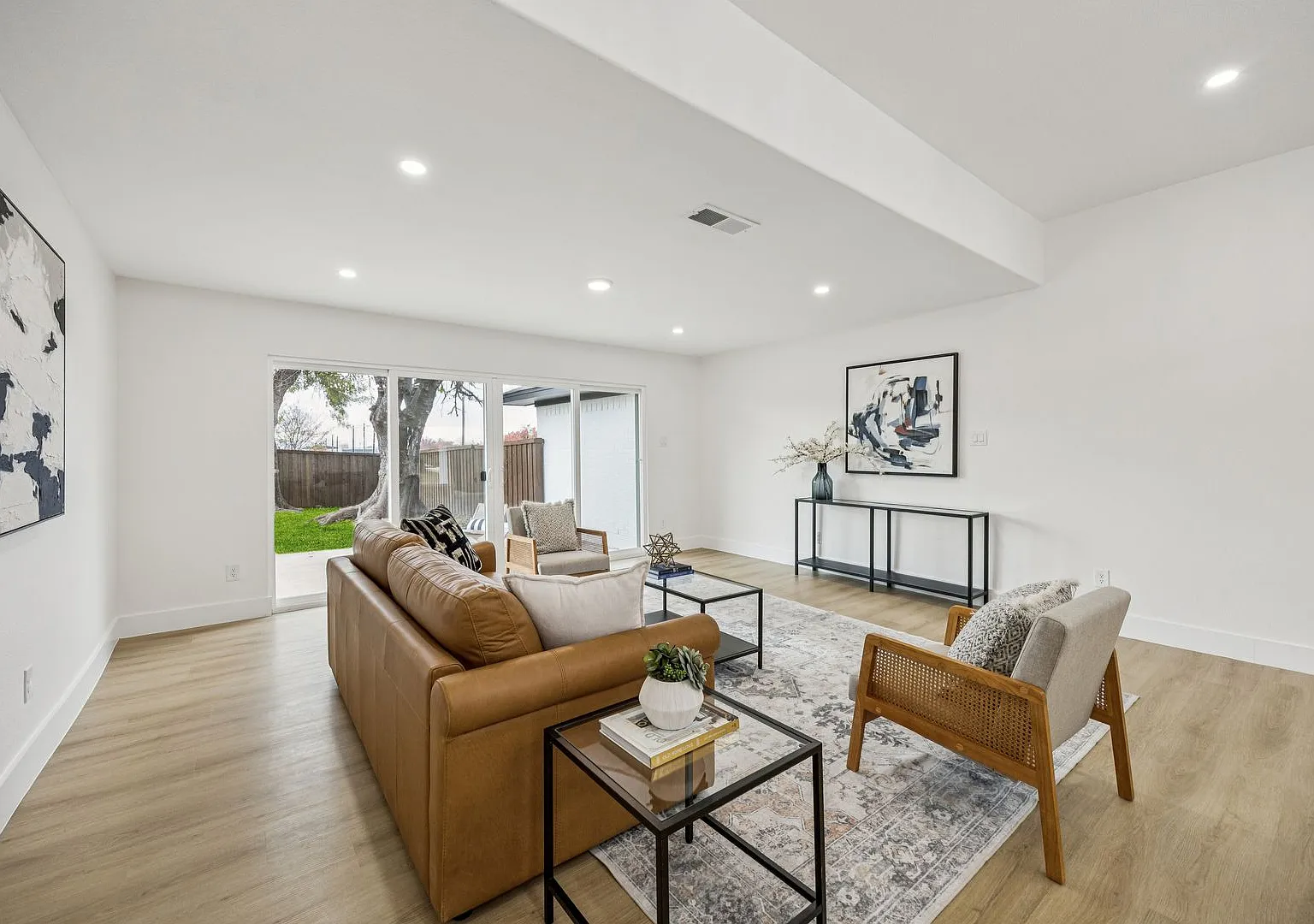 Luxuriously Renovated 4 Bed / 2.5 Bath Home with Contemporary Upgrades in Garland — Photo 3